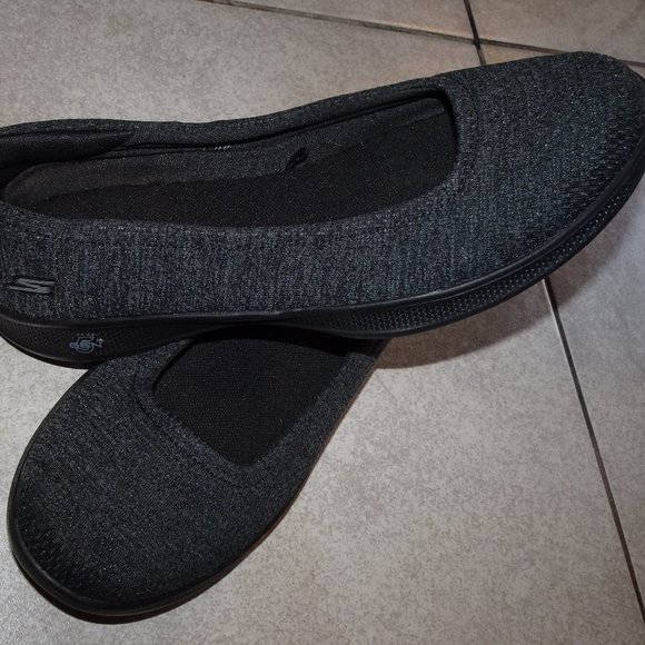 Shoes - Skechers Grey GoGa Max shoes Comfort